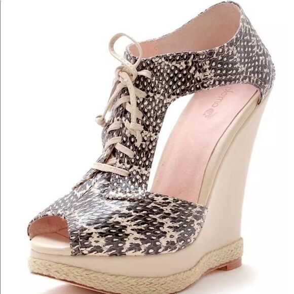 Plomo Shoes - Plomo Esther Wedge Snakeskin T-Strap Sandal 9/39